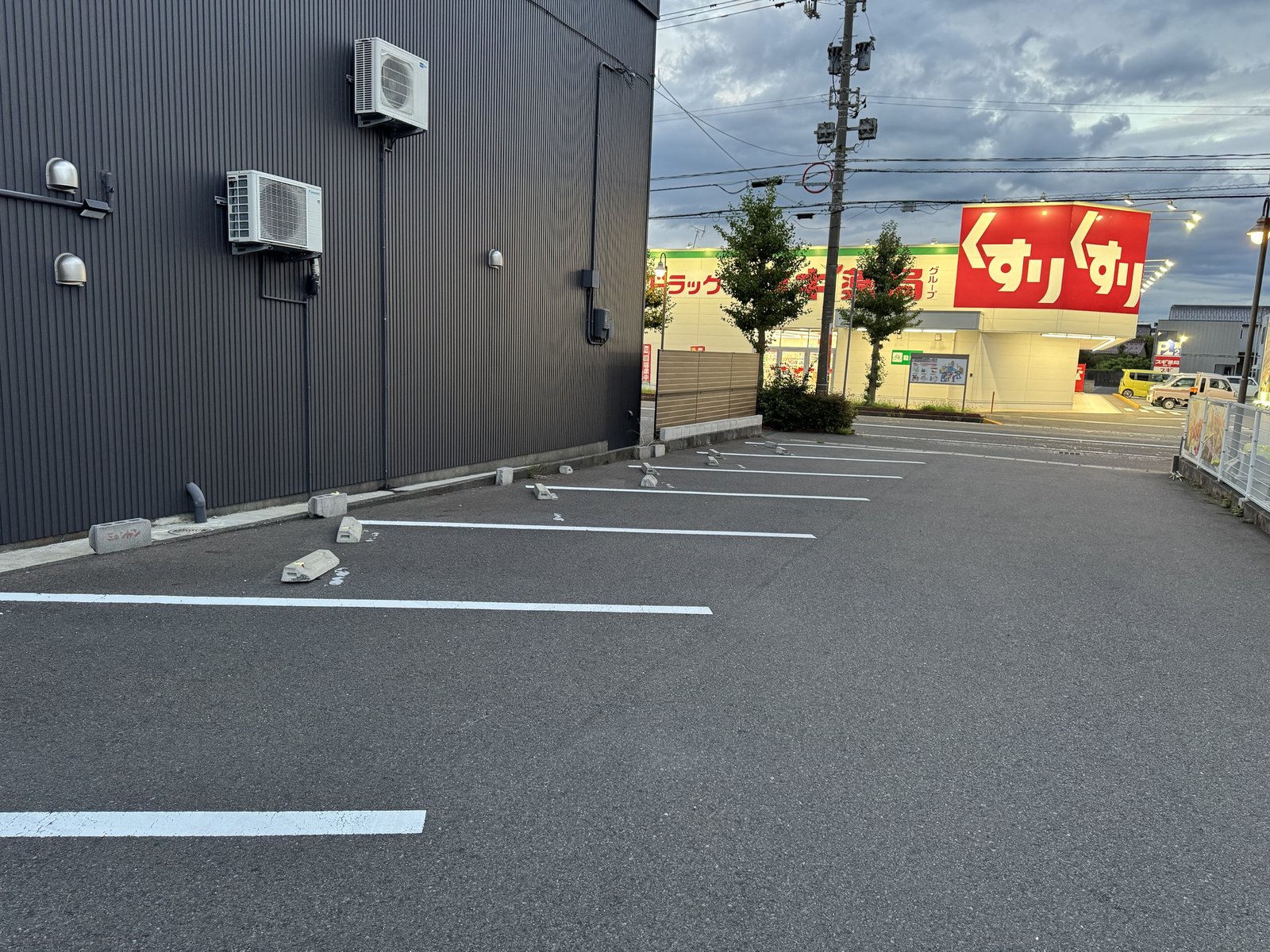 明洞本店 専用駐車場（6台・入口右手）